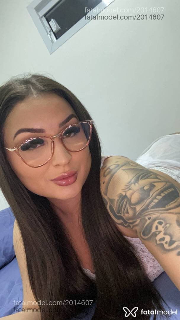 Acompanhante mulher morena (o) de olhos castanhos - Manu
