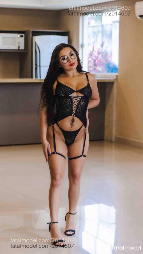 Acompanhante mulher morena (o) de olhos castanhos - Manu