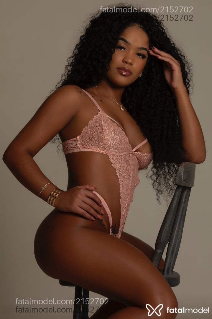 Acompanhante mulher morena (o) de olhos castanhos - Luh