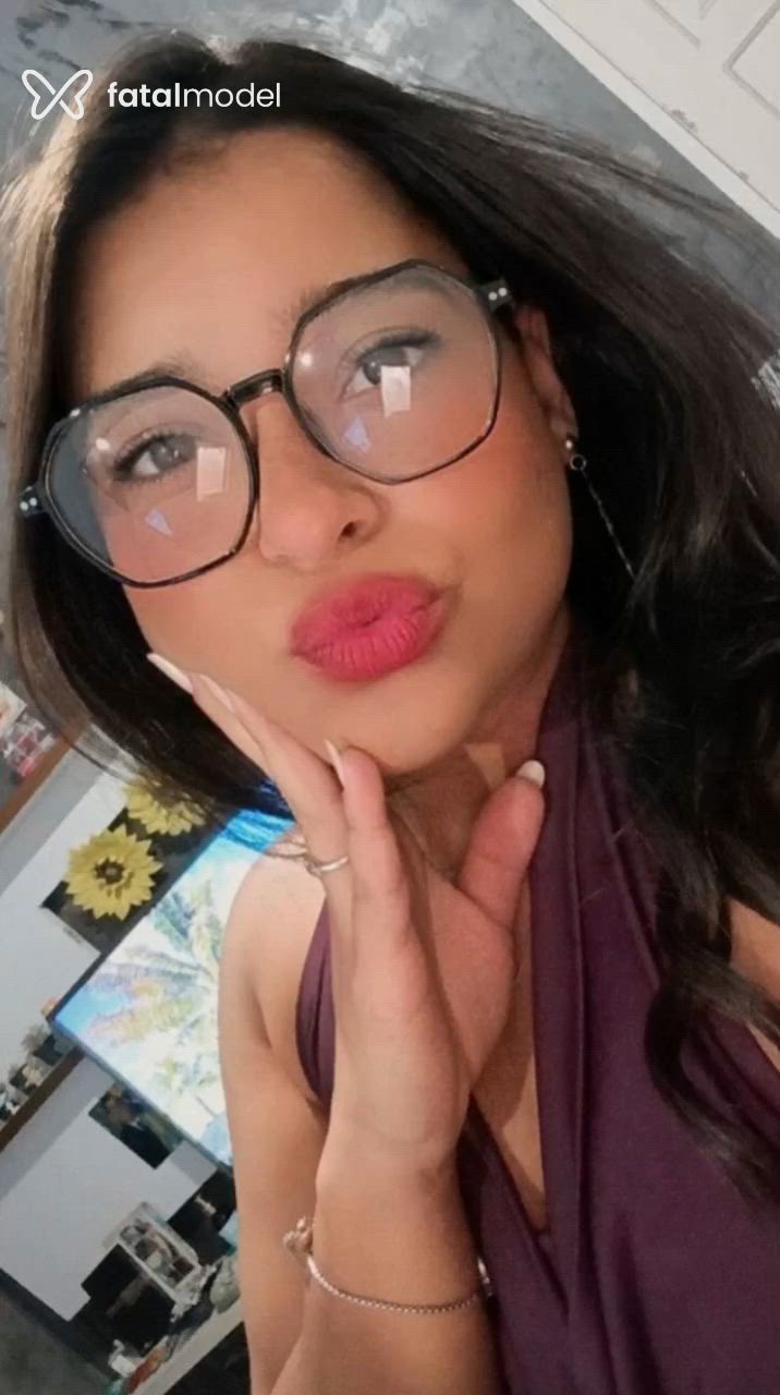 Acompanhante mulher com cabelo castanho de olhos castanhos em Barueri Acompanhante mulher com cabelo castanho de olhos castanhos em Barueri - Lia Dias