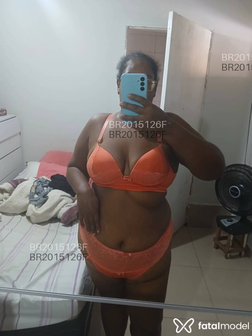 Acompanhante mulher morena (o) de olhos castanhos em Virtual - Iang Silva