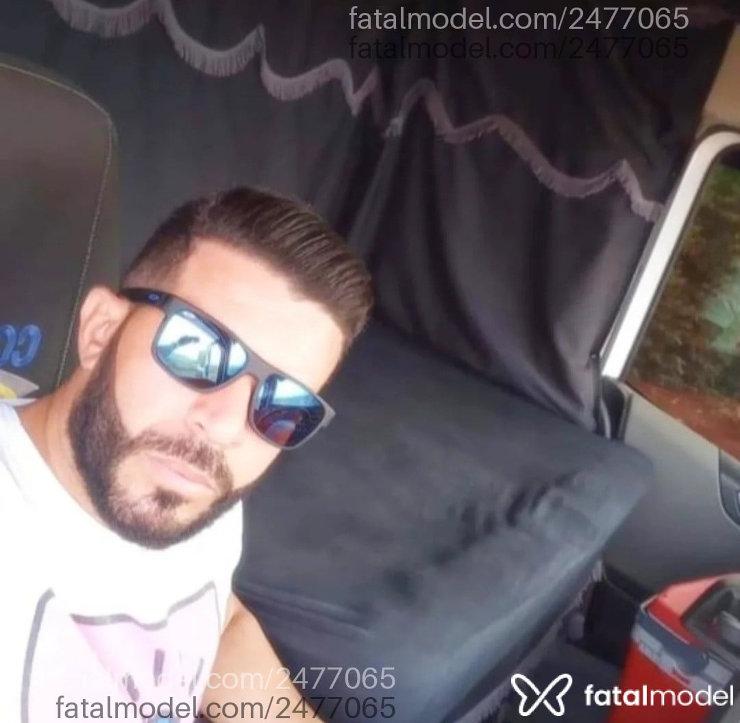 Acompanhante homem com cabelo castanho de olhos castanhos - Carlos