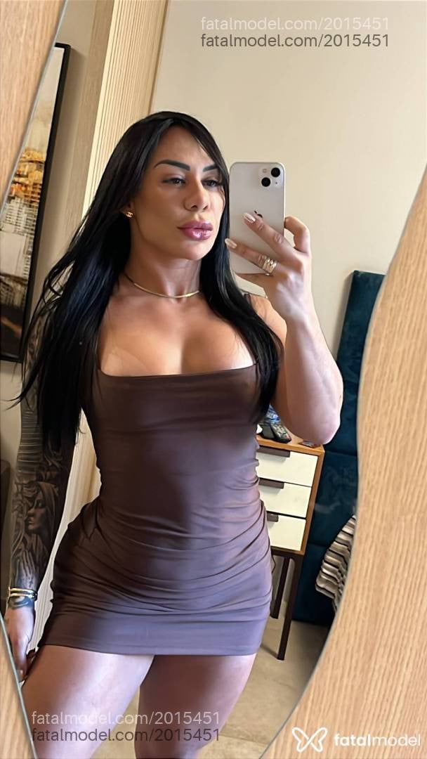 Acompanhante mulher com cabelo castanho de olhos castanhos - Karol Campos