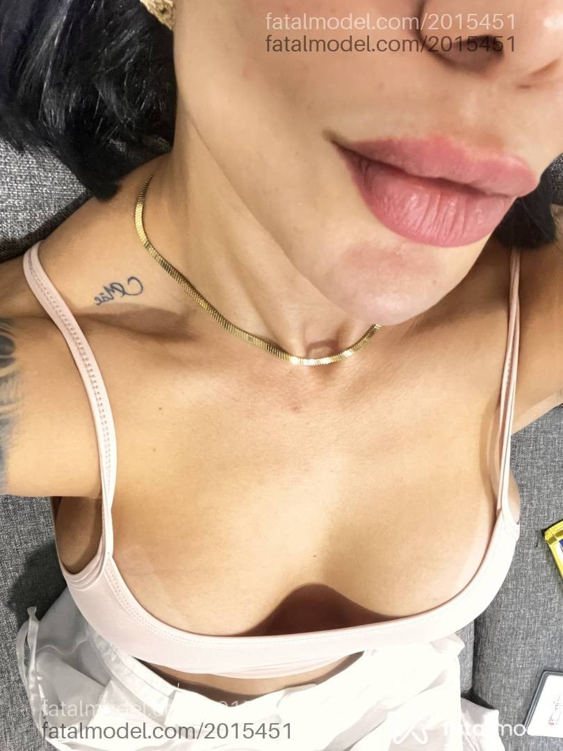 Acompanhante mulher com cabelo castanho de olhos castanhos - Karol Campos