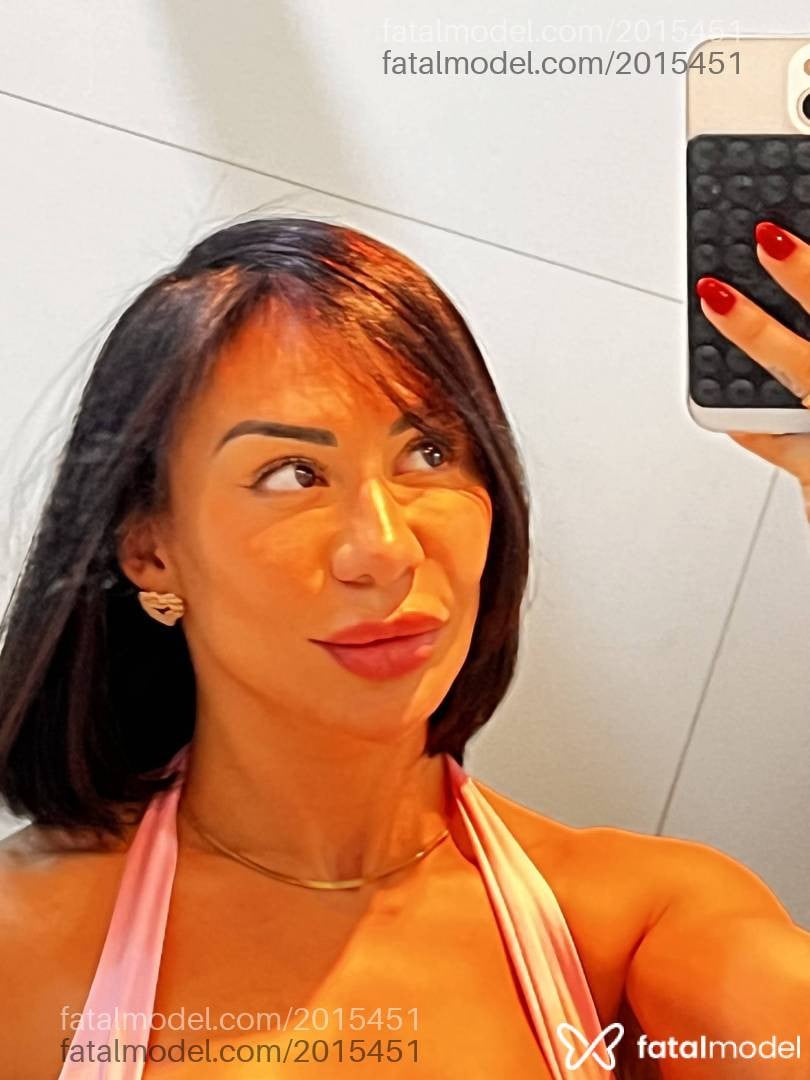 Acompanhante mulher com cabelo castanho de olhos castanhos - Karol Campos