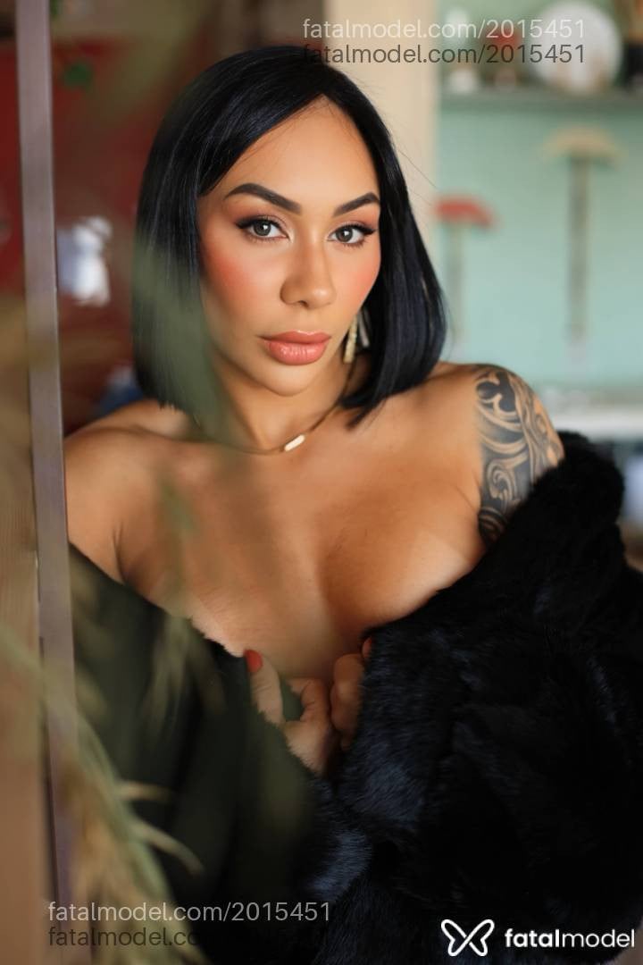 Acompanhante mulher com cabelo castanho de olhos castanhos - Karol Campos