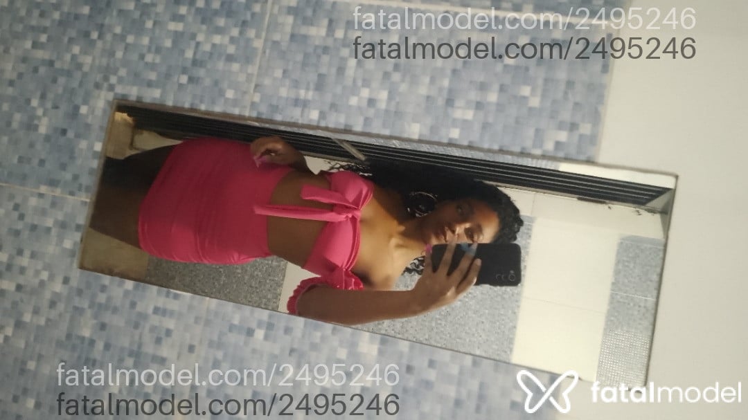 Acompanhante mulher morena (o) de olhos pretos - Michelle Santos Acompanhante mulher morena (o) de olhos pretos - Michelle Santos