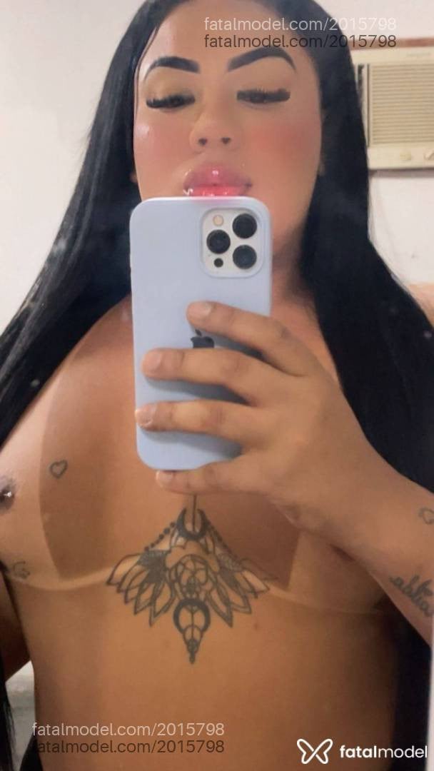 Acompanhante mulher trans morena (o) de olhos castanhos - Isadora
