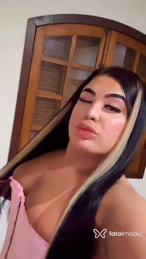 Acompanhante mulher trans morena (o) de olhos castanhos - Isadora