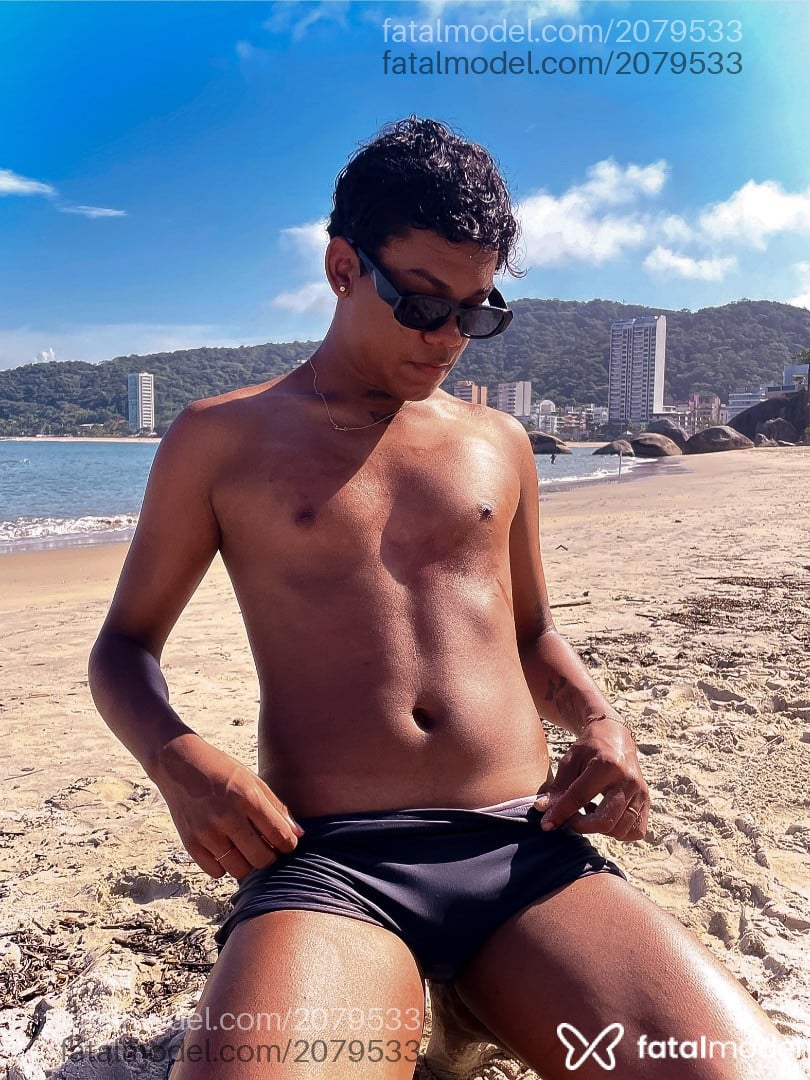 Acompanhante homem morena (o) de olhos pretos - Feh