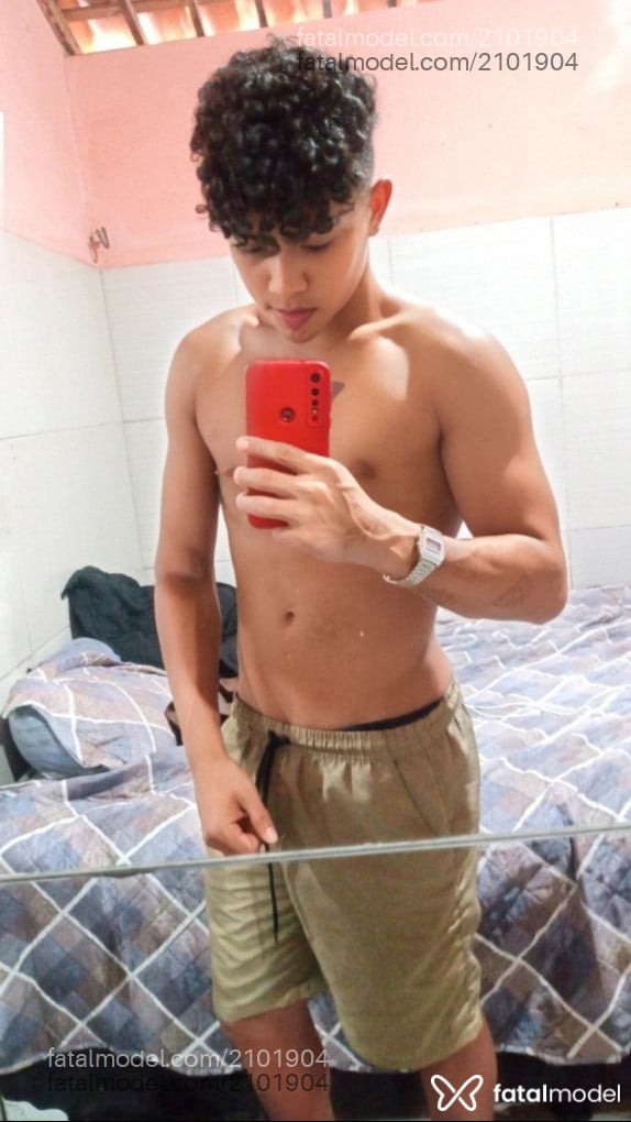 Acompanhante homem com cabelo castanho de olhos pretos em Fortaleza Acompanhante homem com cabelo castanho de olhos pretos em Fortaleza - Jhunpa