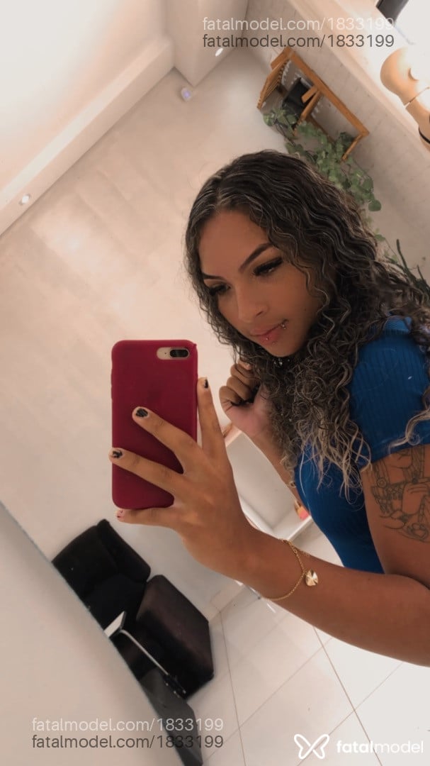 Acompanhante mulher trans morena (o) de olhos verdes em Florianópolis Acompanhante mulher trans morena (o) de olhos verdes em Florianópolis - Ana Biely
