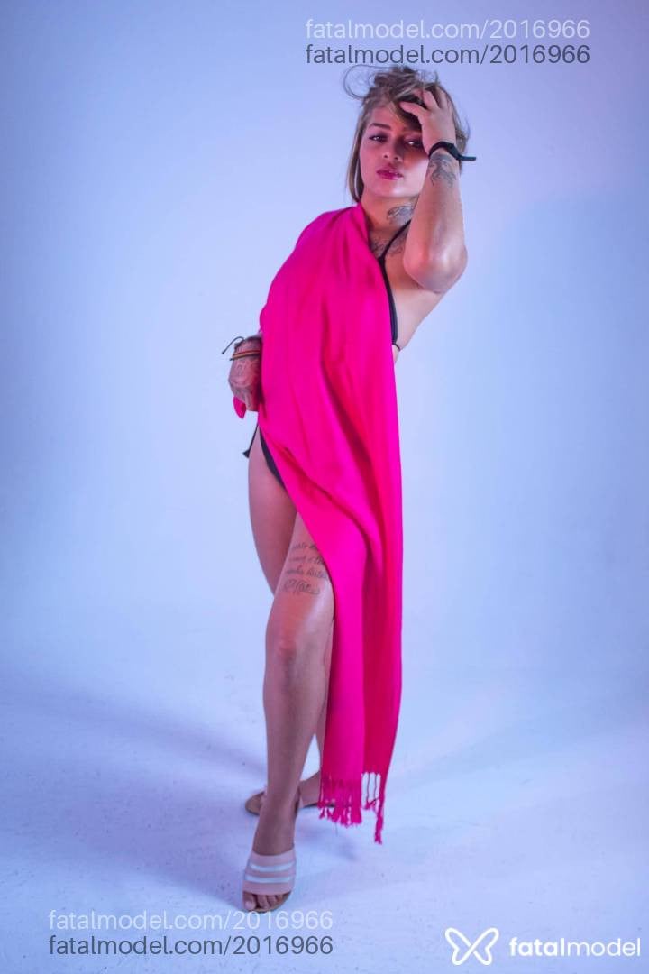 Acompanhante mulher loira (o) de olhos verdes - Valentina