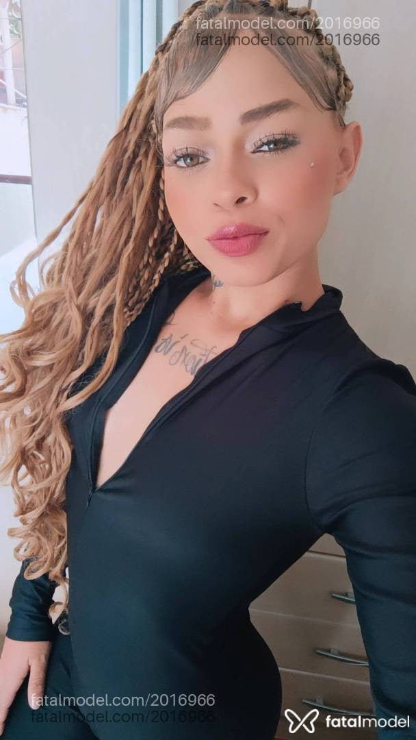 Acompanhante mulher loira (o) de olhos verdes - Valentina