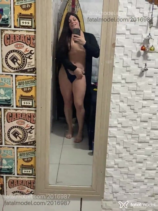 Acompanhante mulher trans com cabelo castanho de olhos mel em Porto Alegre - Manuellla Camargo