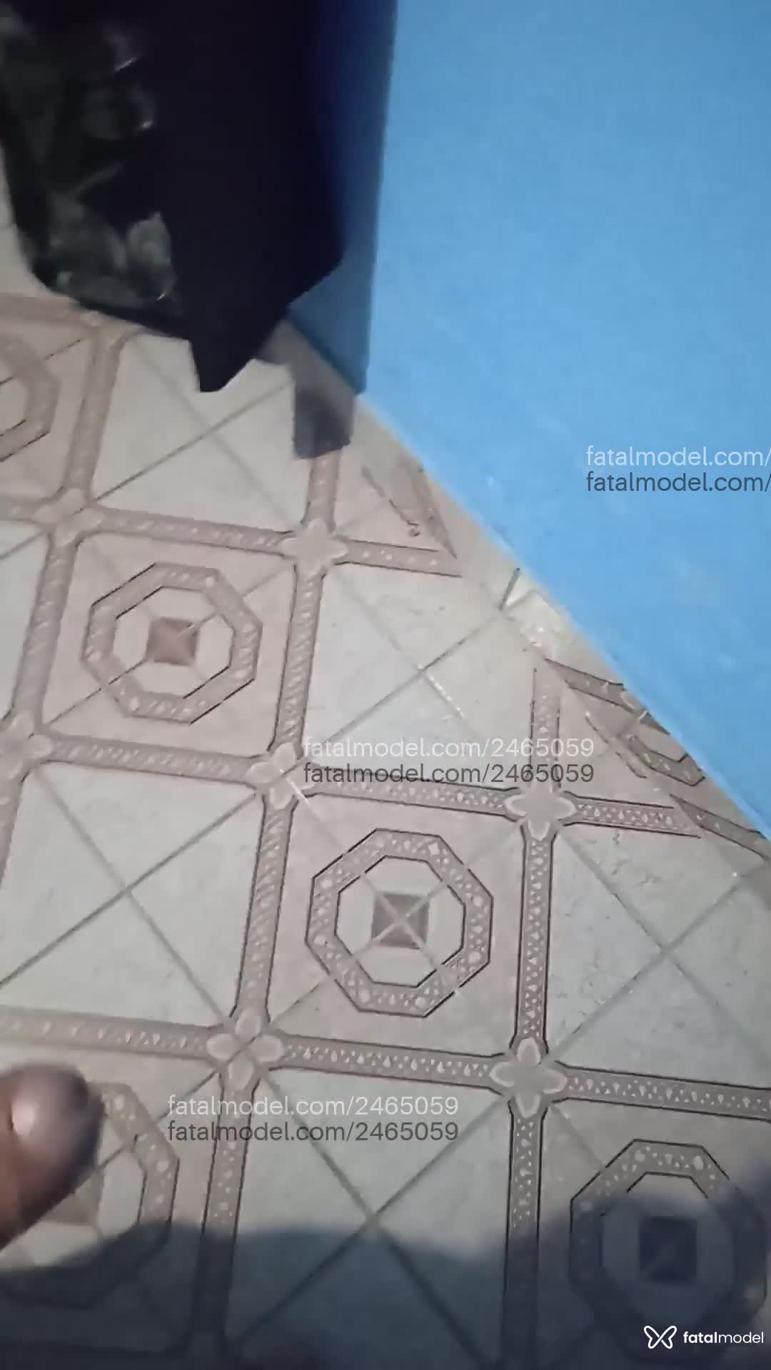 Acompanhante homem com cabelo castanho de olhos verdes - Alemão