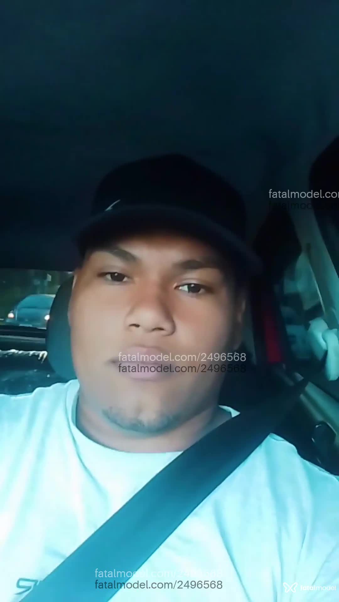 Acompanhante homem com cabelo castanho de olhos pretos - Vitinho Acompanhante homem com cabelo castanho de olhos pretos - Vitinho