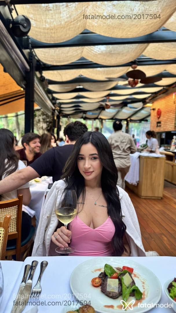 Acompanhante mulher com cabelo castanho de olhos castanhos em São Paulo Acompanhante mulher com cabelo castanho de olhos castanhos em São Paulo - Liz Fonsenca