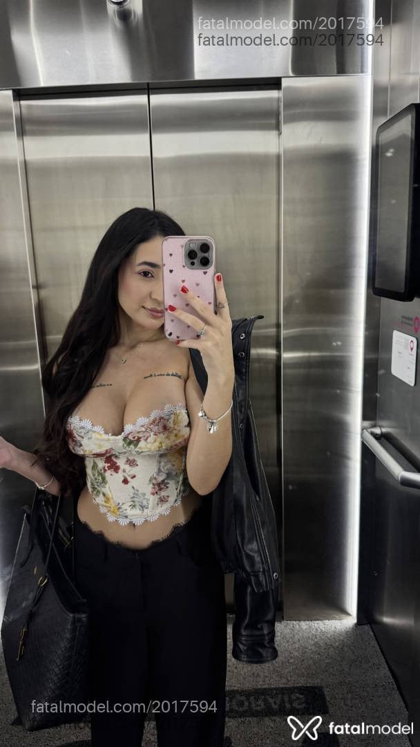 Acompanhante mulher com cabelo castanho de olhos castanhos - Liz Fonsenca