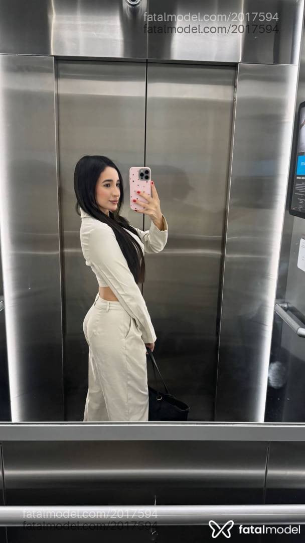 Acompanhante mulher com cabelo castanho de olhos castanhos em São Paulo Acompanhante mulher com cabelo castanho de olhos castanhos em São Paulo - Liz Fonsenca