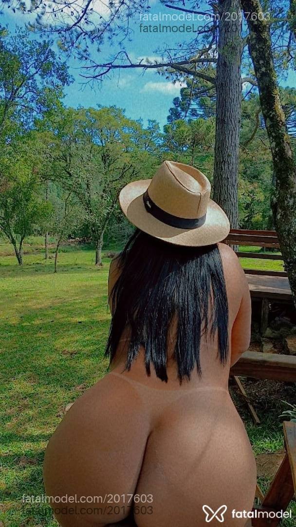 Acompanhante mulher morena (o) de olhos pretos - Jhady