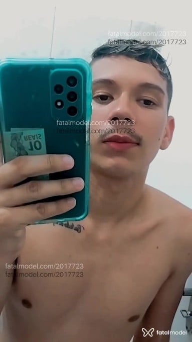Acompanhante homem com cabelo castanho de olhos pretos em Manaus - Julinho Oliver