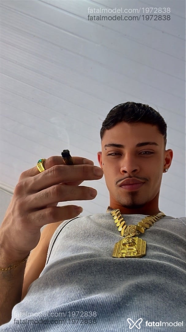 Acompanhante homem morena (o) de olhos verdes em Uberlândia - Carlos Neto