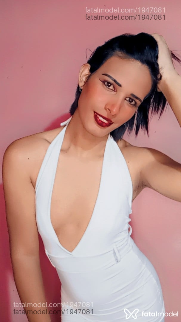 Acompanhante mulher trans com cabelo castanho de olhos castanhos em São Sebastião de Lagoa de Roça - Dudasexy