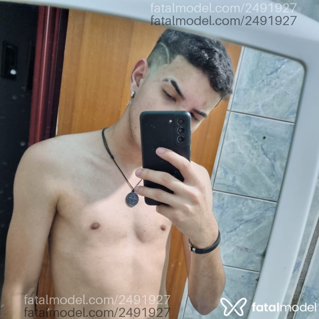 Acompanhante homem morena (o) de olhos castanhos em Balneário Camboriú Acompanhante homem morena (o) de olhos castanhos em Balneário Camboriú - Augusto