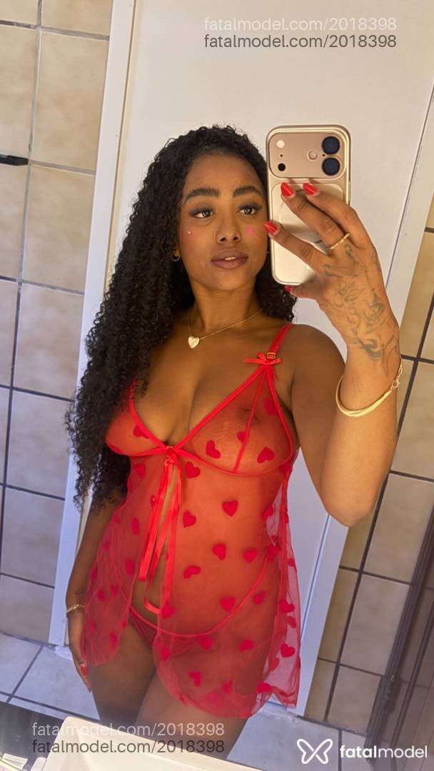 Acompanhante mulher morena (o) de olhos castanhos - Rubi