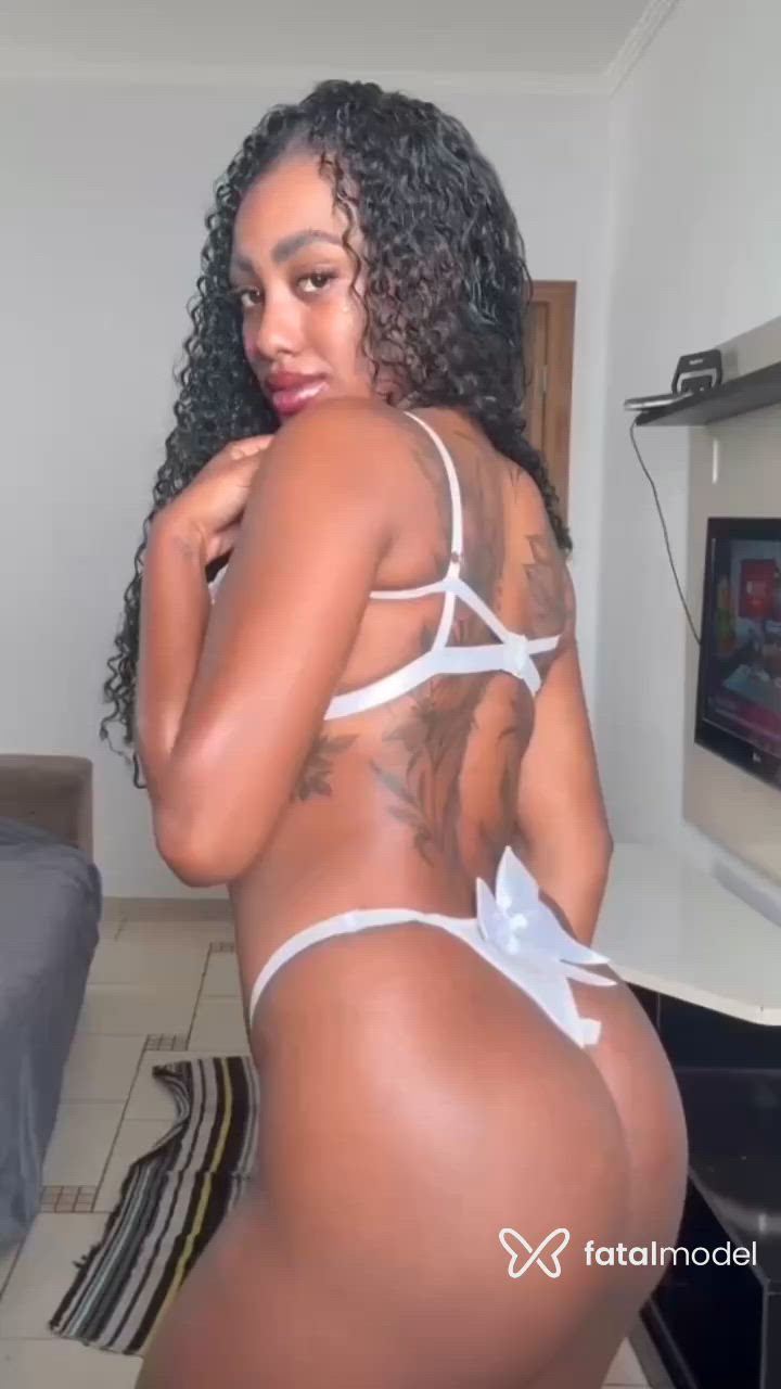 Acompanhante mulher morena (o) de olhos castanhos - Rubi