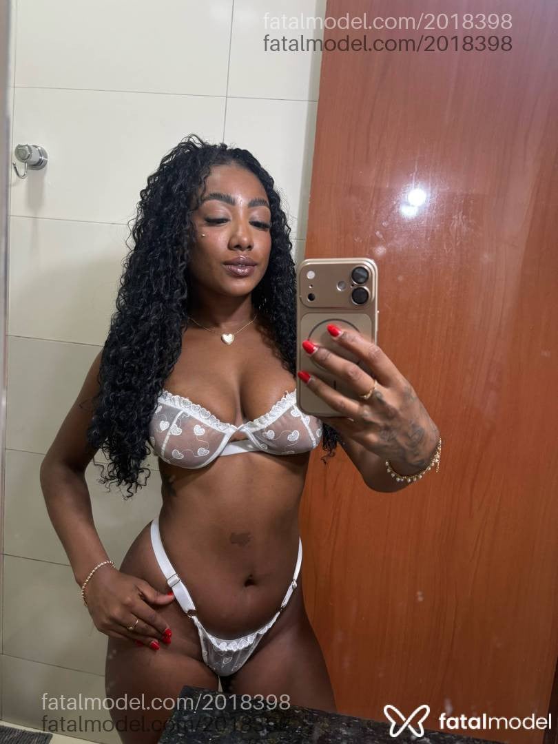 Acompanhante mulher morena (o) de olhos castanhos - Rubi