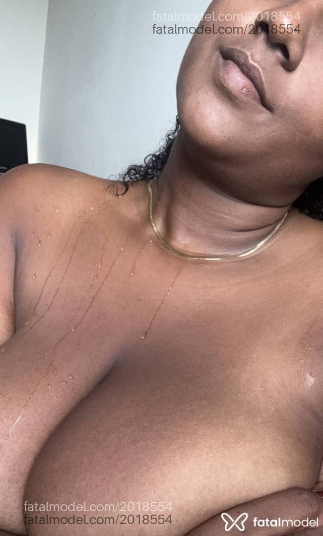 Acompanhante mulher morena (o) de olhos pretos em Virtual - Aretha