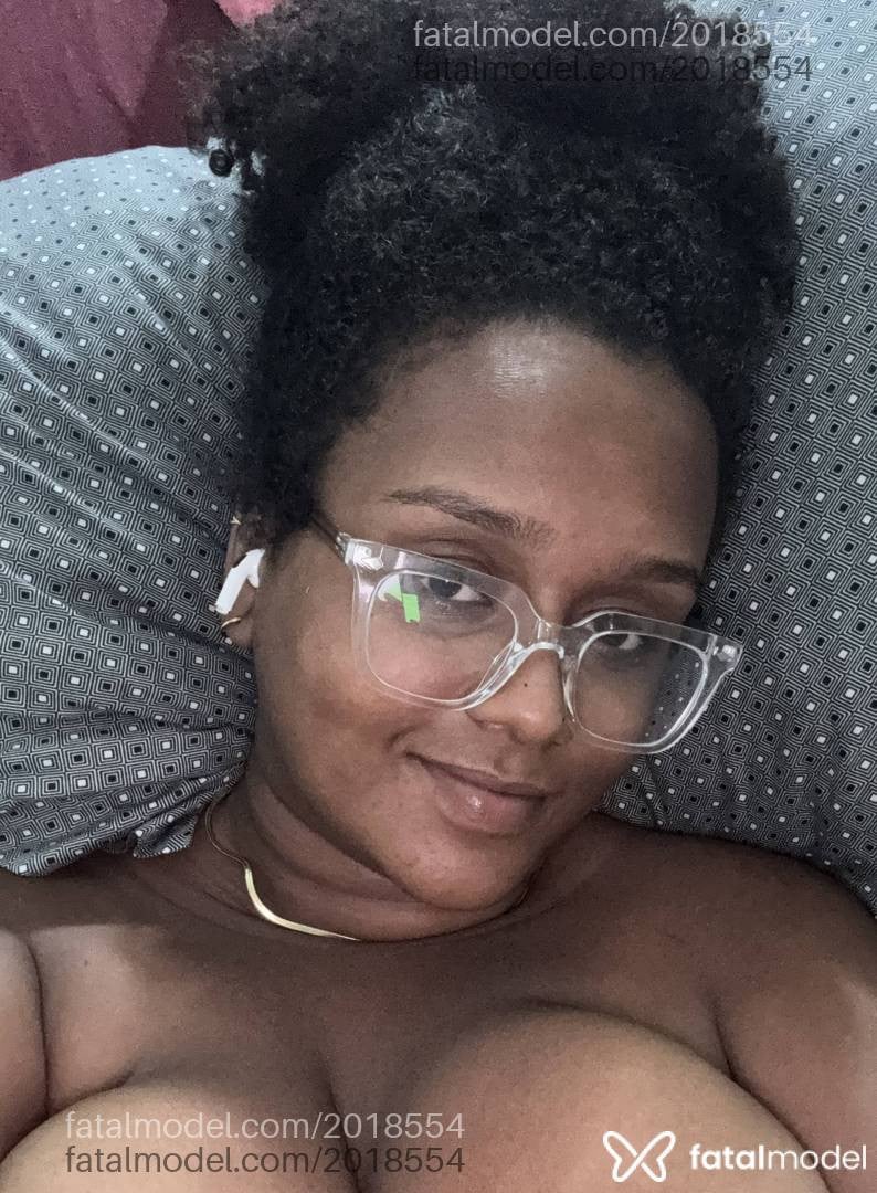 Acompanhante mulher morena (o) de olhos pretos em Virtual - Aretha