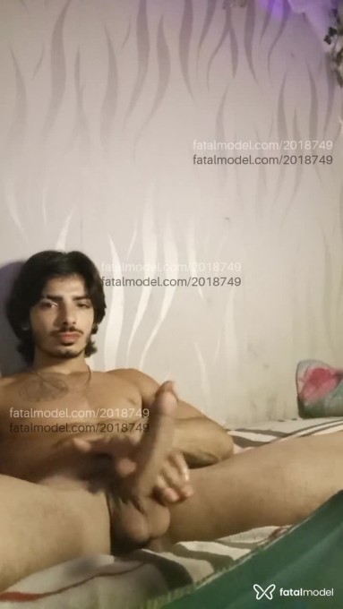 Acompanhante homem morena (o) de olhos castanhos - Petercam Acompanhante homem morena (o) de olhos castanhos - Petercam