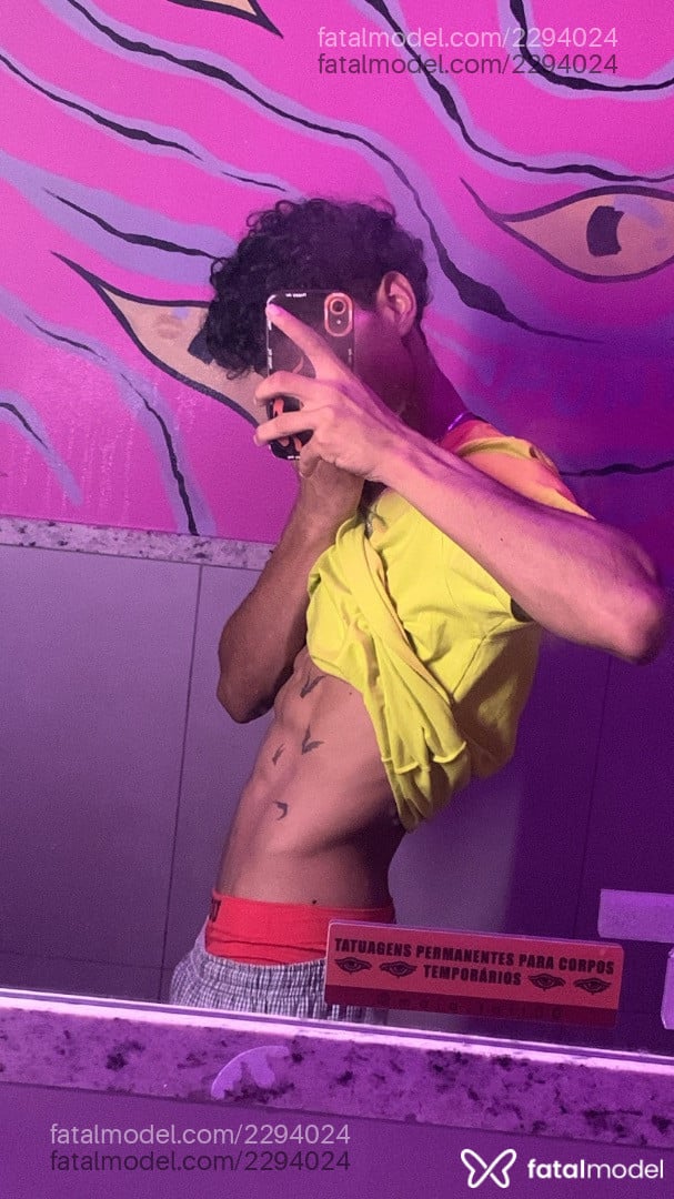 Acompanhante homem morena (o) de olhos pretos em Balneário Camboriú Acompanhante homem morena (o) de olhos pretos em Balneário Camboriú - Neyyy