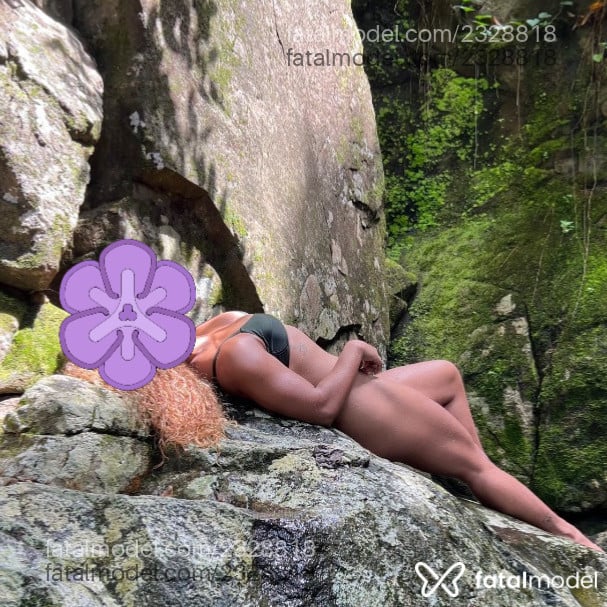 Acompanhante mulher loira (o) de olhos mel - Pantera Negra