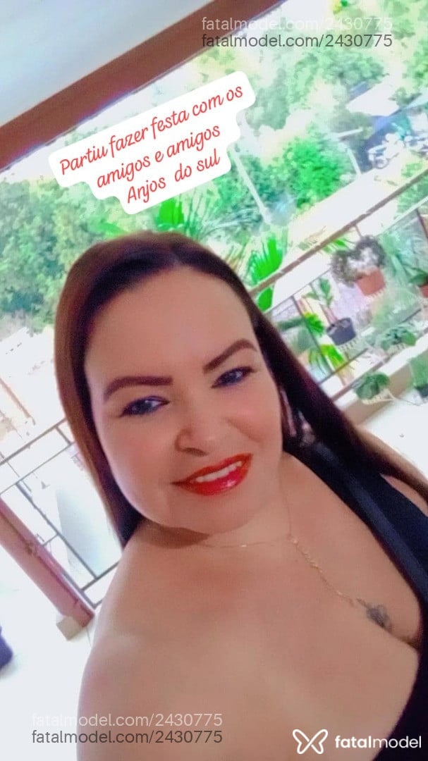 Acompanhante mulher com cabelo castanho de olhos pretos em Três Passos Acompanhante mulher com cabelo castanho de olhos pretos em Três Passos - Mmmmmm