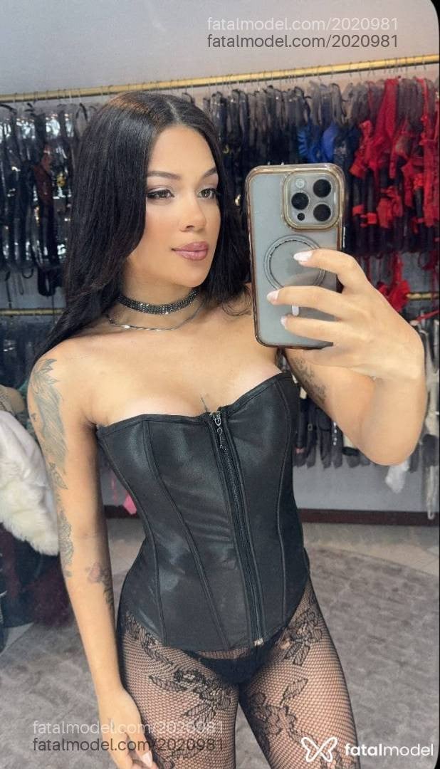 Acompanhante mulher com cabelo castanho de olhos mel - Sofia Alves