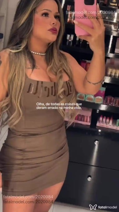 Acompanhante mulher com cabelo colorido de olhos castanhos em Rondonópolis - Monique Monroe