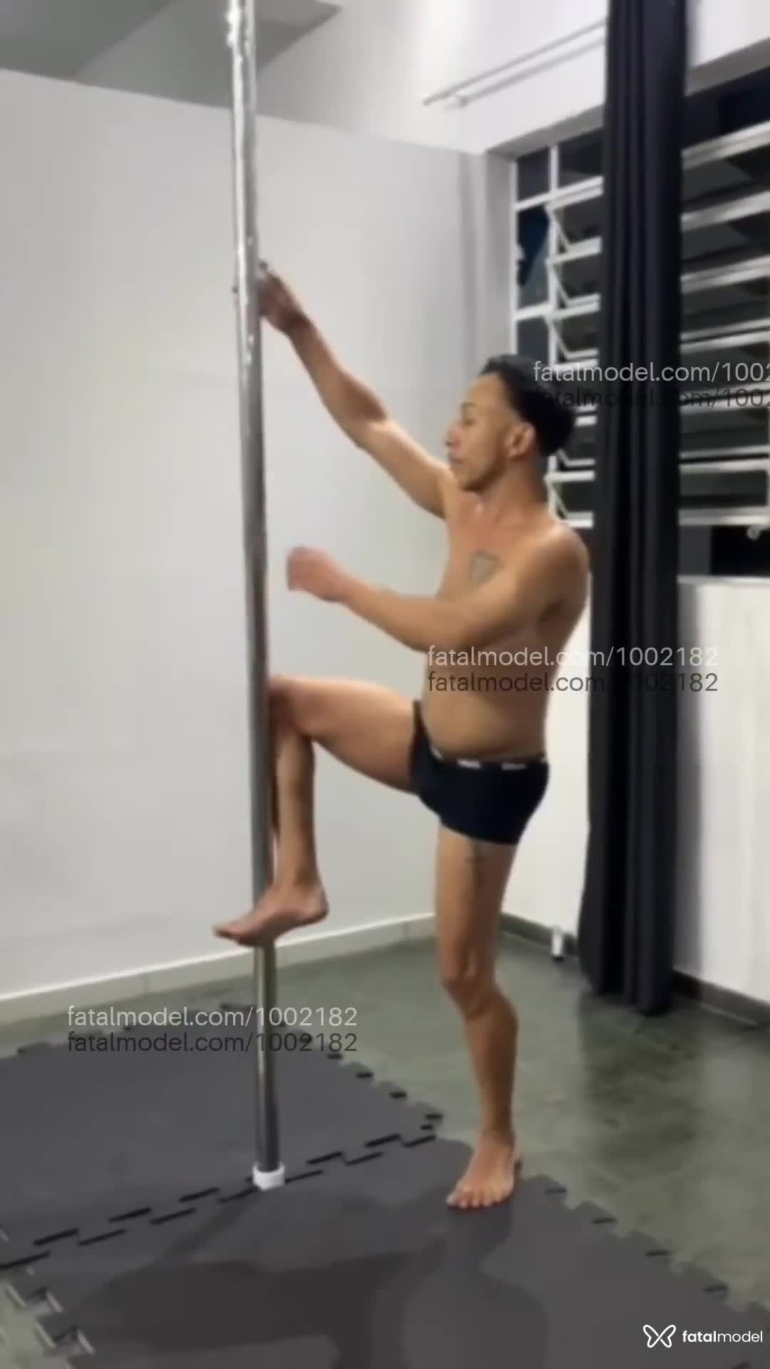 Acompanhante homem morena (o) de olhos castanhos em Francisco Morato Acompanhante homem morena (o) de olhos castanhos em Francisco Morato - Leny Araújo