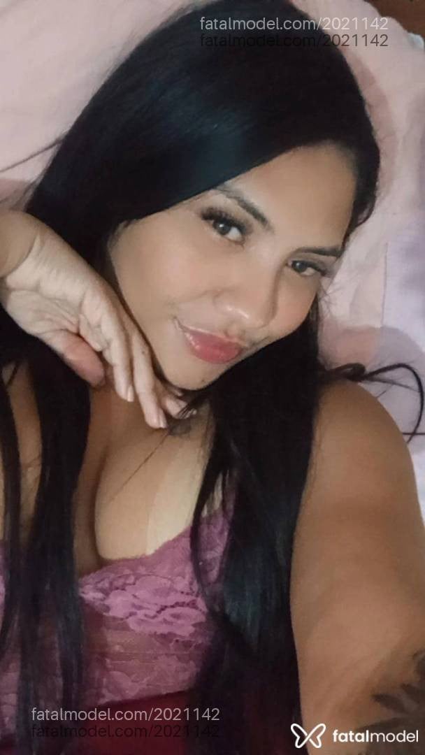 Acompanhante mulher morena (o) de olhos pretos - Kekezinha