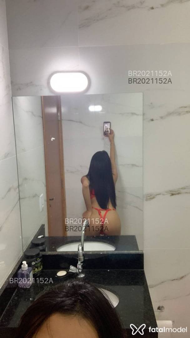 Acompanhante mulher morena (o) de olhos castanhos - Melly