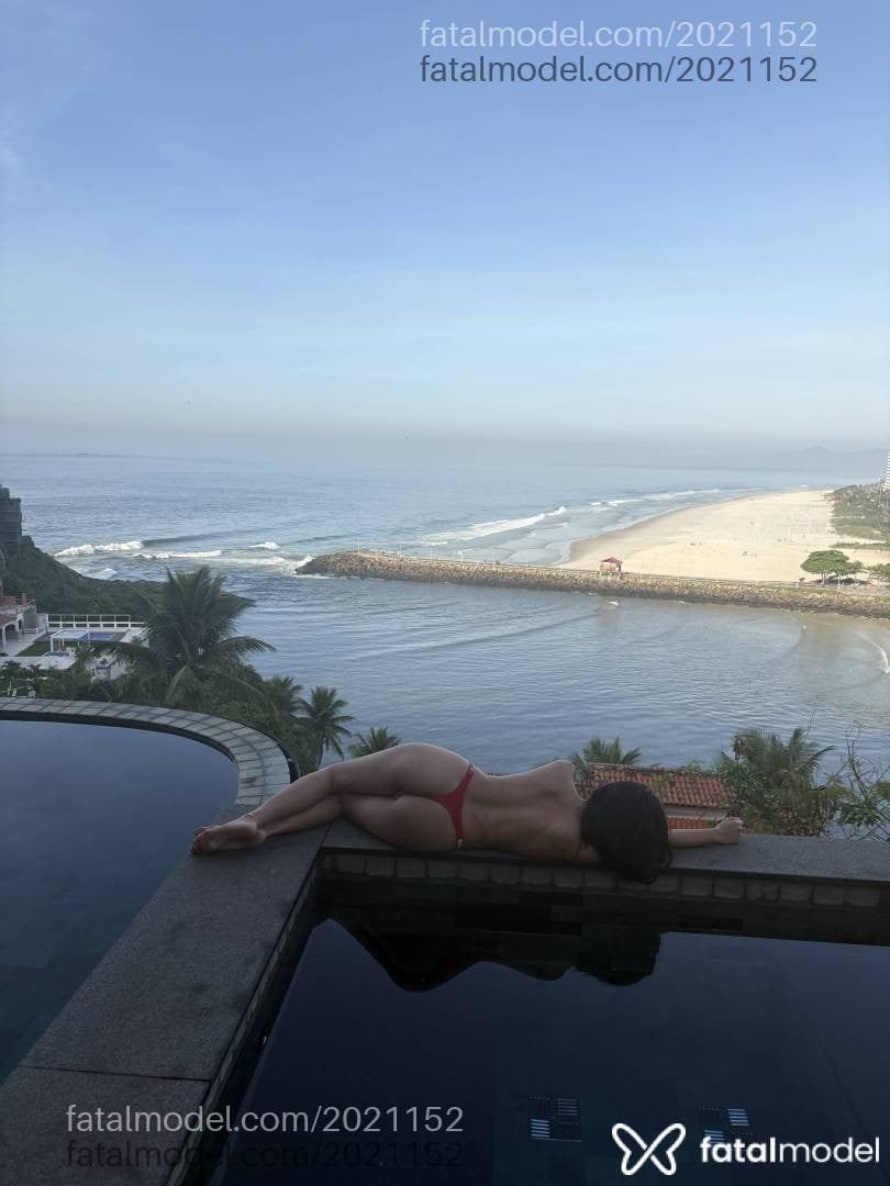 Acompanhante mulher morena (o) de olhos castanhos - Melly