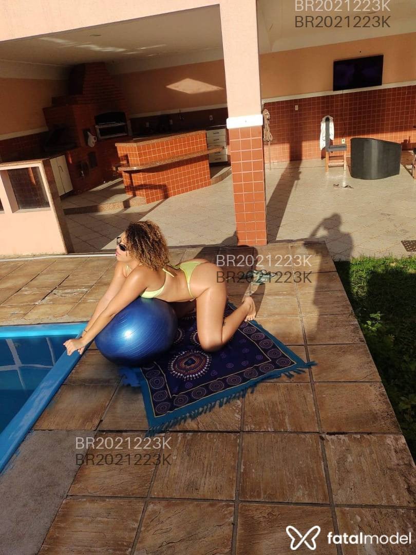 Acompanhante mulher loira (o) de olhos castanhos em Franca - Felicia Mello
