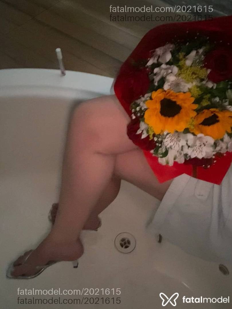 Acompanhante mulher ruiva (o) de olhos castanhos - Yasmin Saint