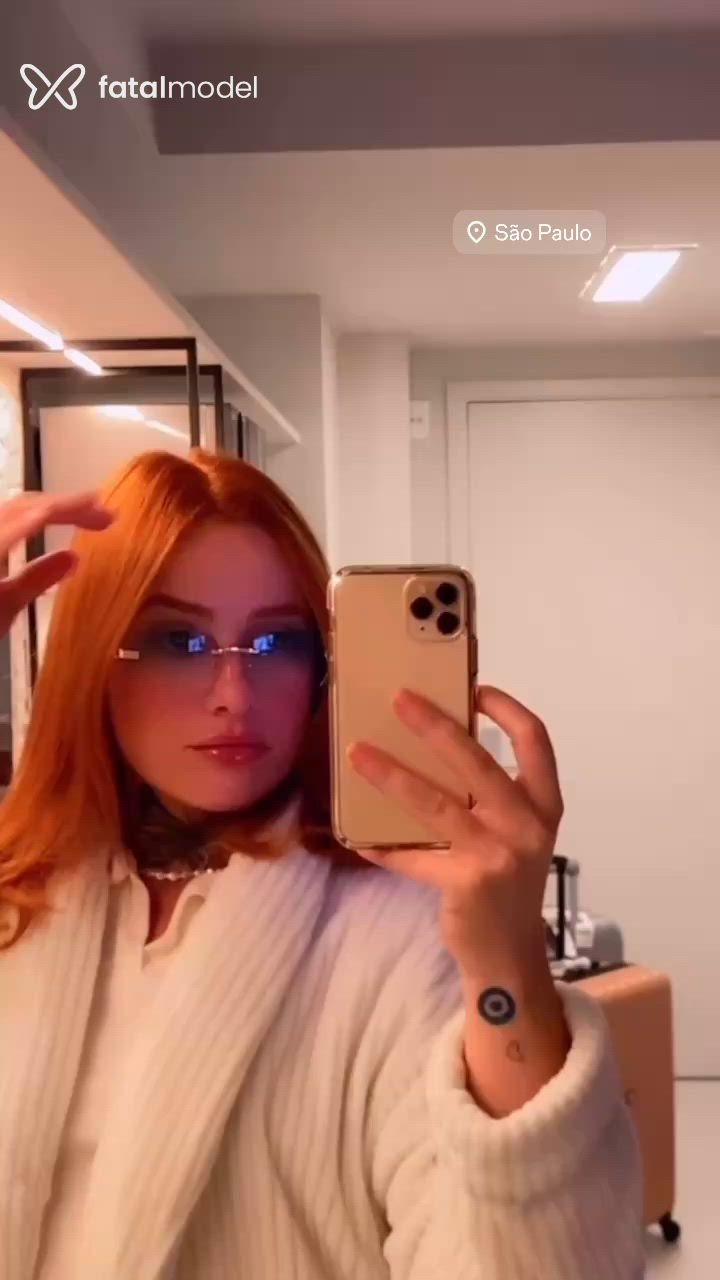 Acompanhante mulher ruiva (o) de olhos castanhos em São Paulo Acompanhante mulher ruiva (o) de olhos castanhos em São Paulo - Yasmin Saint