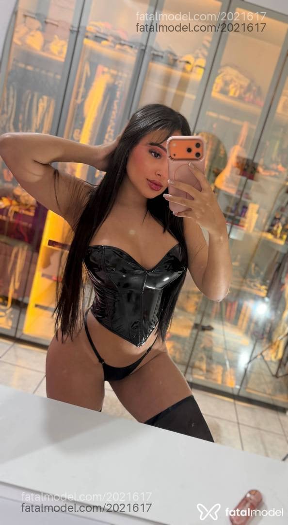 Acompanhante mulher morena (o) de olhos pretos - Ivygata