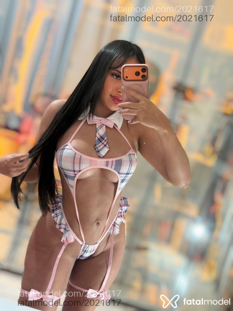 Acompanhante mulher morena (o) de olhos pretos - Ivygata