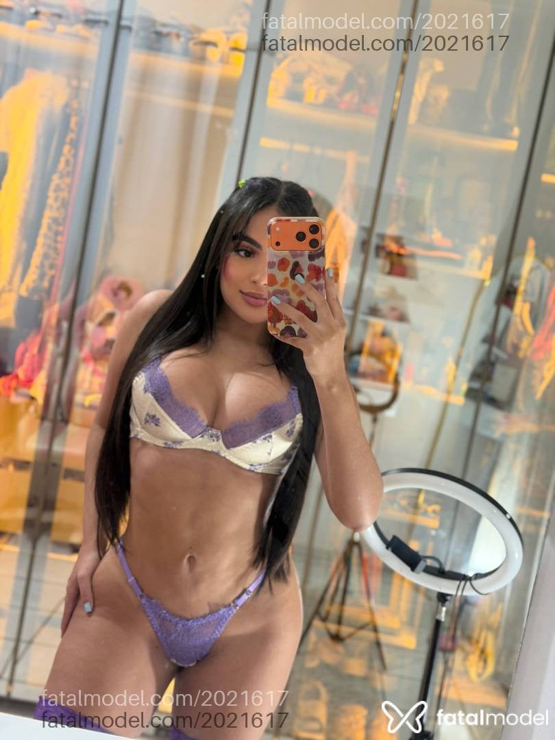 Acompanhante mulher morena (o) de olhos pretos - Ivygata